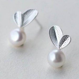 NEW 925 Sterling Silver Pearl Leaf Earrings